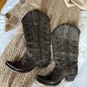 Brown Western Cowboy Boots with Embroidered Design